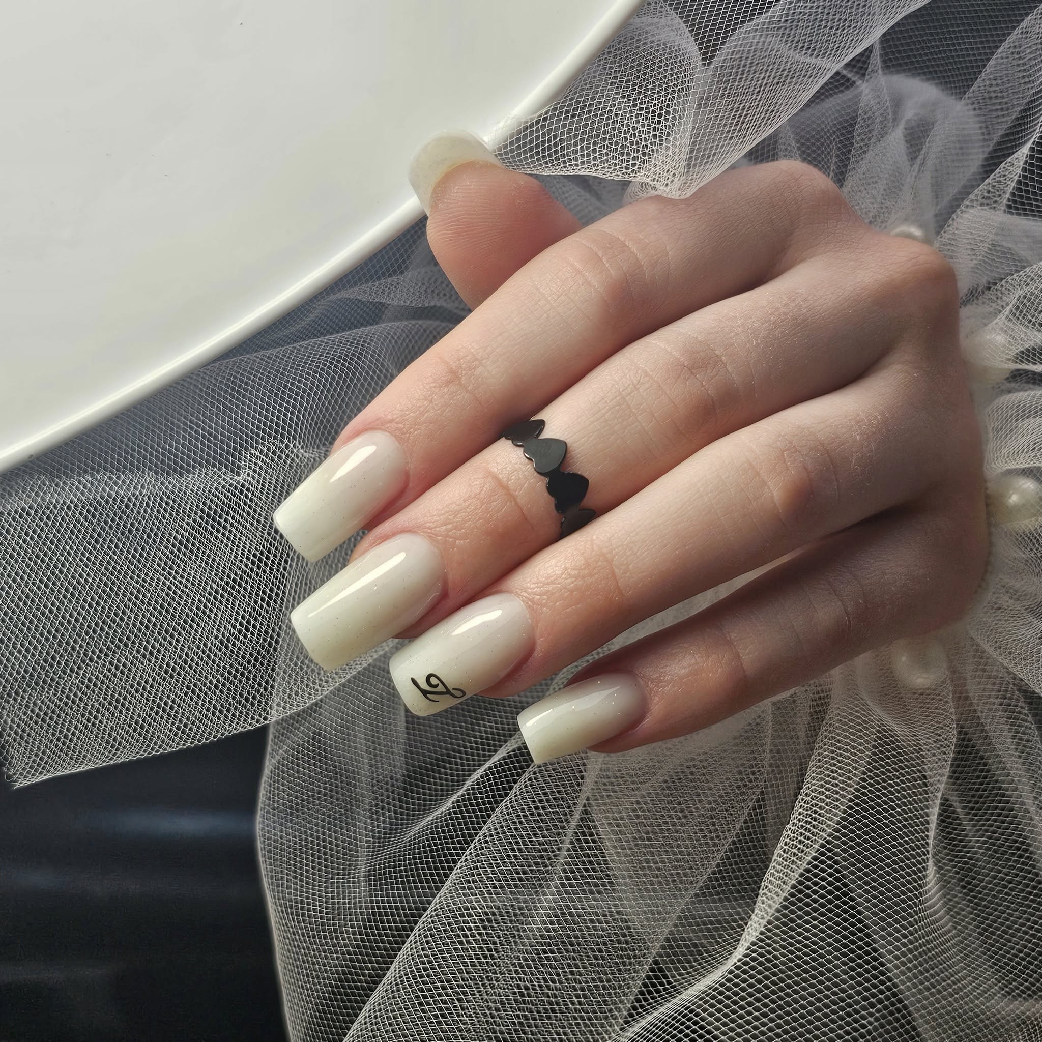 Crveni gel nokti — Artem Beauty